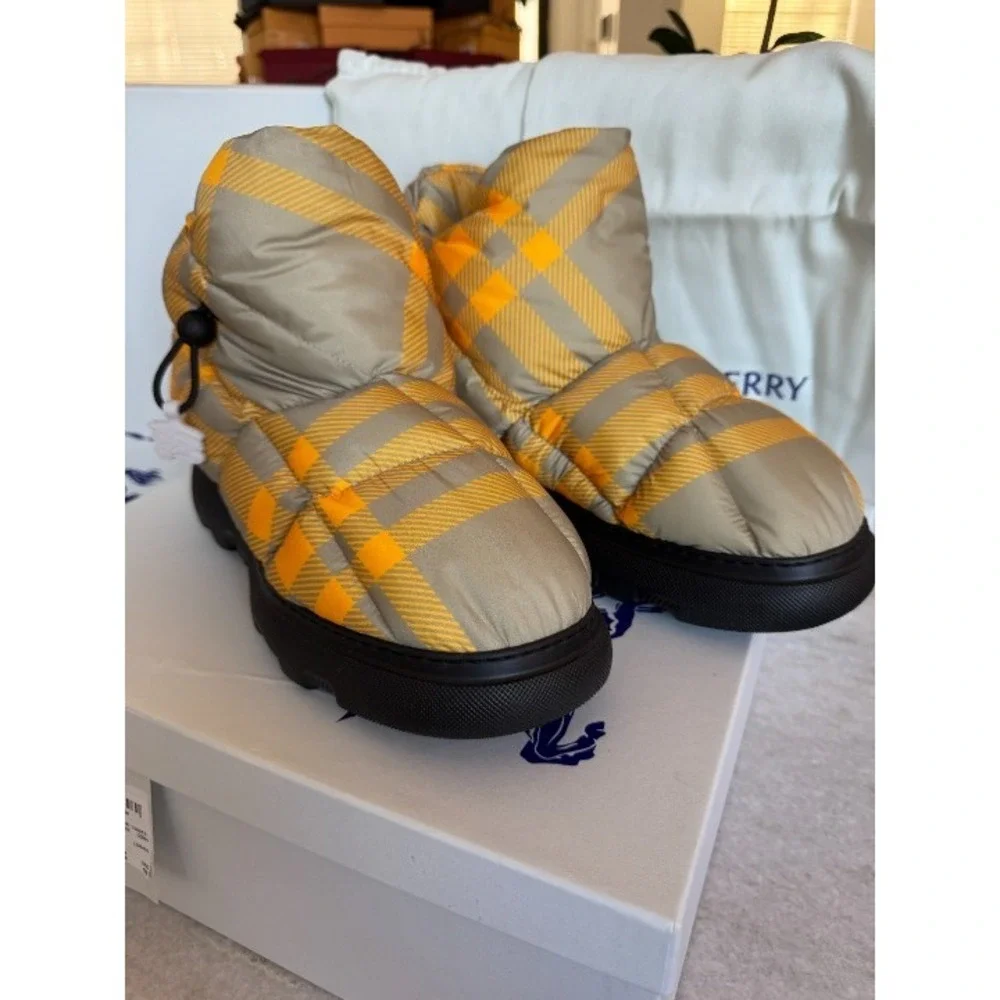 Burberry MEN'S Hunter Check Drawstring Pillow Padded Snow Boots, Sz 41‎